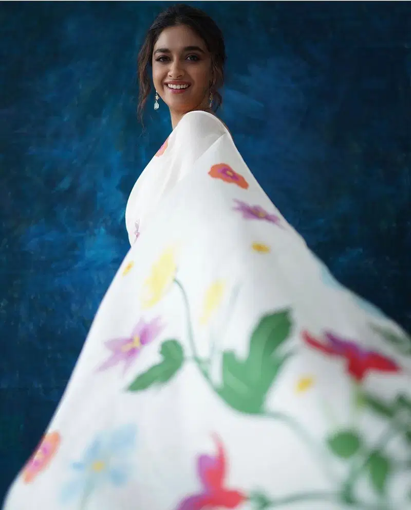 MG 187 Plain Linen Digital Printed Designer Saree Exporters In India

